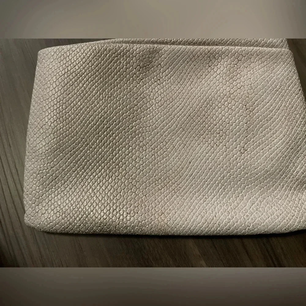 Jennifer Lopez Cream and Pink Textured Clutch with Elegant Strap